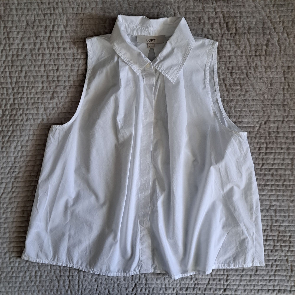 LOFT Modern Preppy and Classy White Sleeveless Button-Down Size Medium
